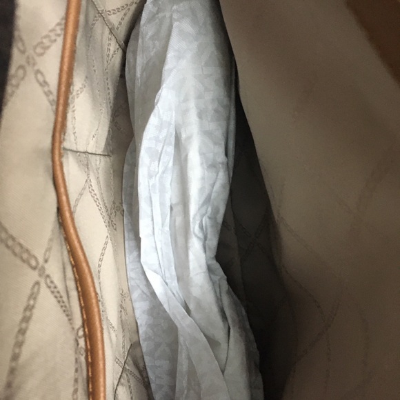 Authentic Michael Kors Jet Set Medium Pocket Tote - Picture 8 of 16